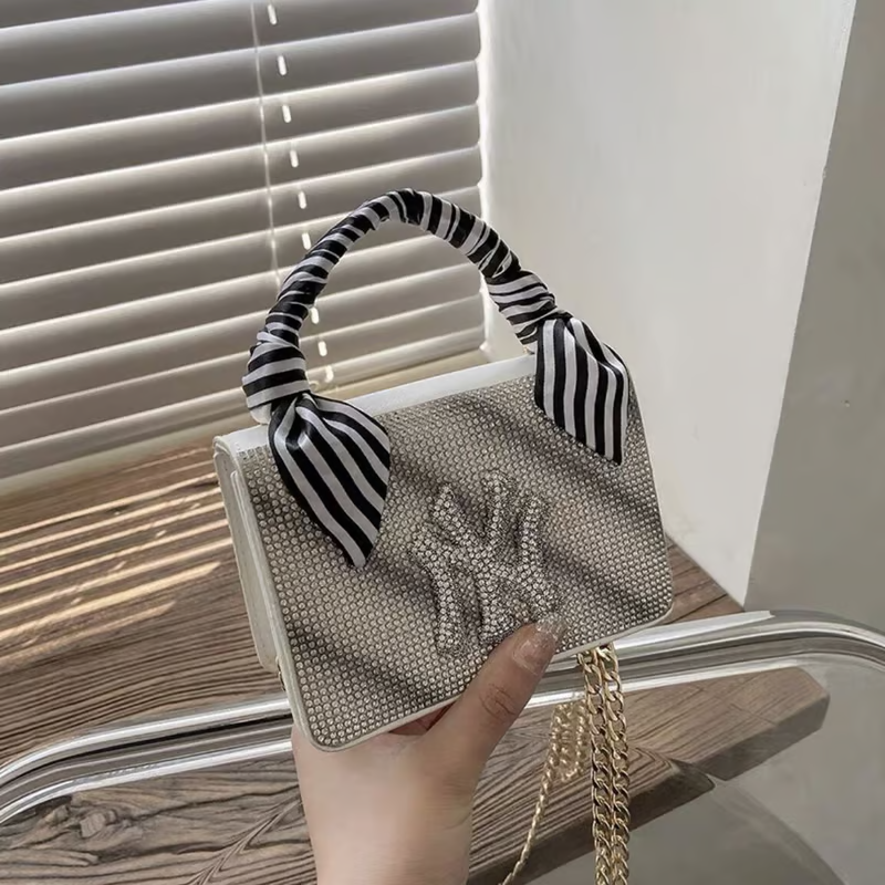ZYB066 Sporty Chic: NY Yankees Crystal Clutch