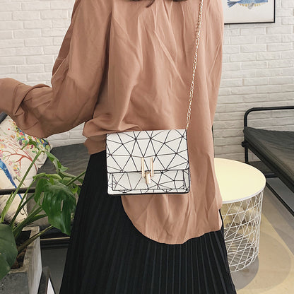 ZYB002 Chic White Purse with Bold Black Geometric Design