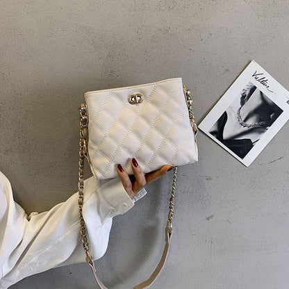 ZYB032 Quilted Chain Shoulder Bag - Timeless Elegance